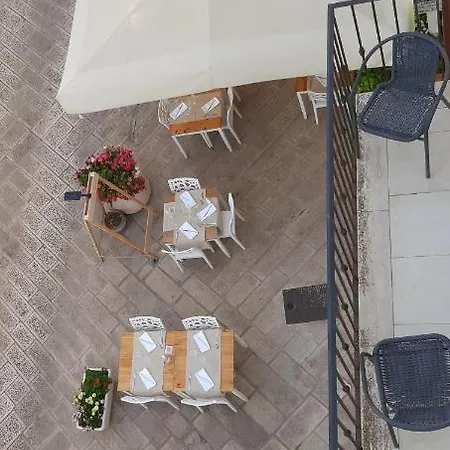 Mediterraneo Oda ve Kahvaltı 4*